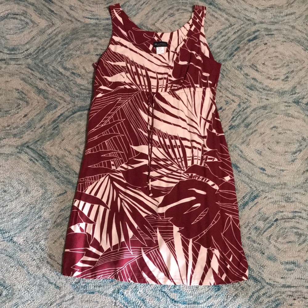 Great condition, never worn summer dress size XL w/drawl string waist enhancer